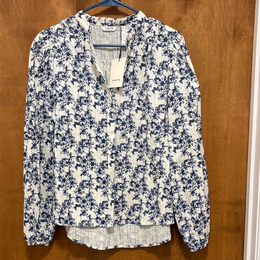 547. B. Young White and Blue Floral Long-Sleeve Peasant Blouse with Navy Print